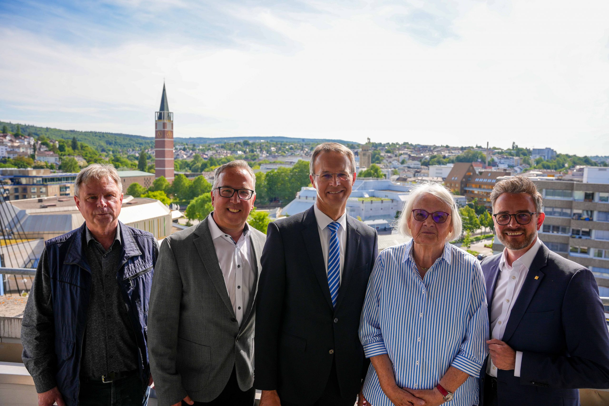 Erste Bäume finden ihren Platz