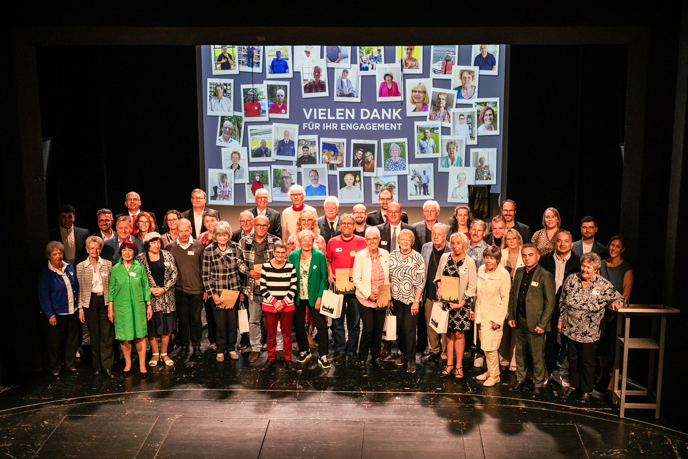 VIERTER PFORZHEIMER EHRUNGSABEND5 Projekte und 34 Einzelpersonen ausgezeichnet