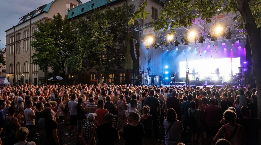 Veröffentlichung nur nach vorheriger Absprache, gegen Honorar und Belegexemplar
Foto und Copyright: Winfried Reinhardt
Klinglesweg 1
75228 Ispringen
info@reinhardt-fotografie.de
(0049)07231 - 984123