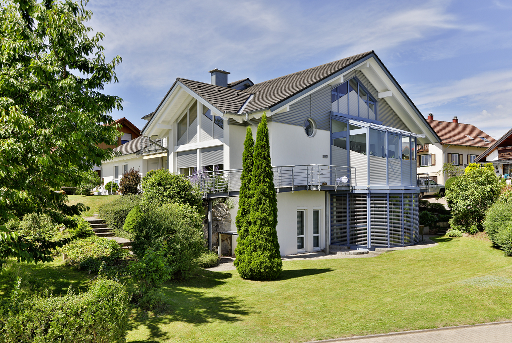 GANZJÄHRIGES WOHLFÜHLKLIMAAluminium-Rollläden im Winter und Sommer