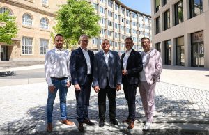 Präsentierten die Planungen zum zweiten Bauabschnitt des Großbauprojekts Schlossberghöfe: (von links): Jakob Sikora, Ten Brinke Bau GmbH & Co. KG, Jürgen Fritz, Niederlassungsleitung Ten Brinke Stuttgart sowie Ihab Mousa, Prokurist Ten Brinke, Oberbürgermeister Peter Boch und Bürgermeister Tobias Volle.