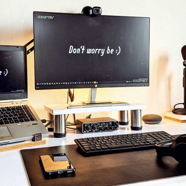 Arbeitsplatz mit Monitoren