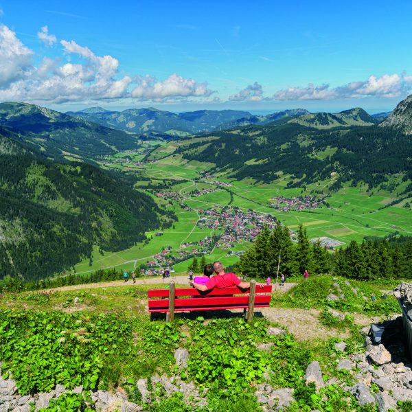 Wandern im Sommer am Neunerköpfle, Tannheimer Tal Tirol